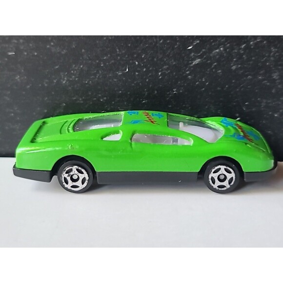 Ultra Rare Vintage Sun Toys Green "Arrow" Graphics Die-Cast 1:64 Sports Car - Picture 5 of 10